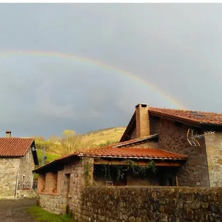 بيت للعطل El Midiaju Carmona (Cantabria)